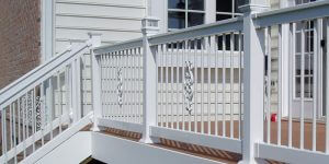 vinyl deck railing installed on composite deck