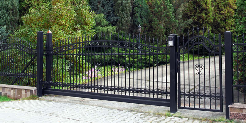 Lot slang bladerdeeg Cost of Automatic Driveway Gates | Costimates
